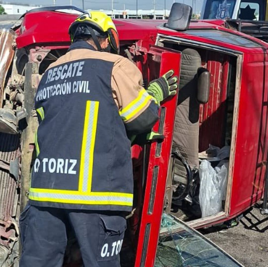 Accidente de camioneta en el Periférico Ecológico de Puebla.